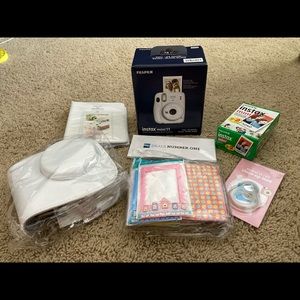 Fujifilm Instax mini11: ice white bundle. Brand New!